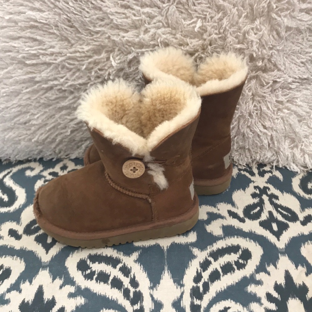 Toddler Girls Ugg Size 9 Tan